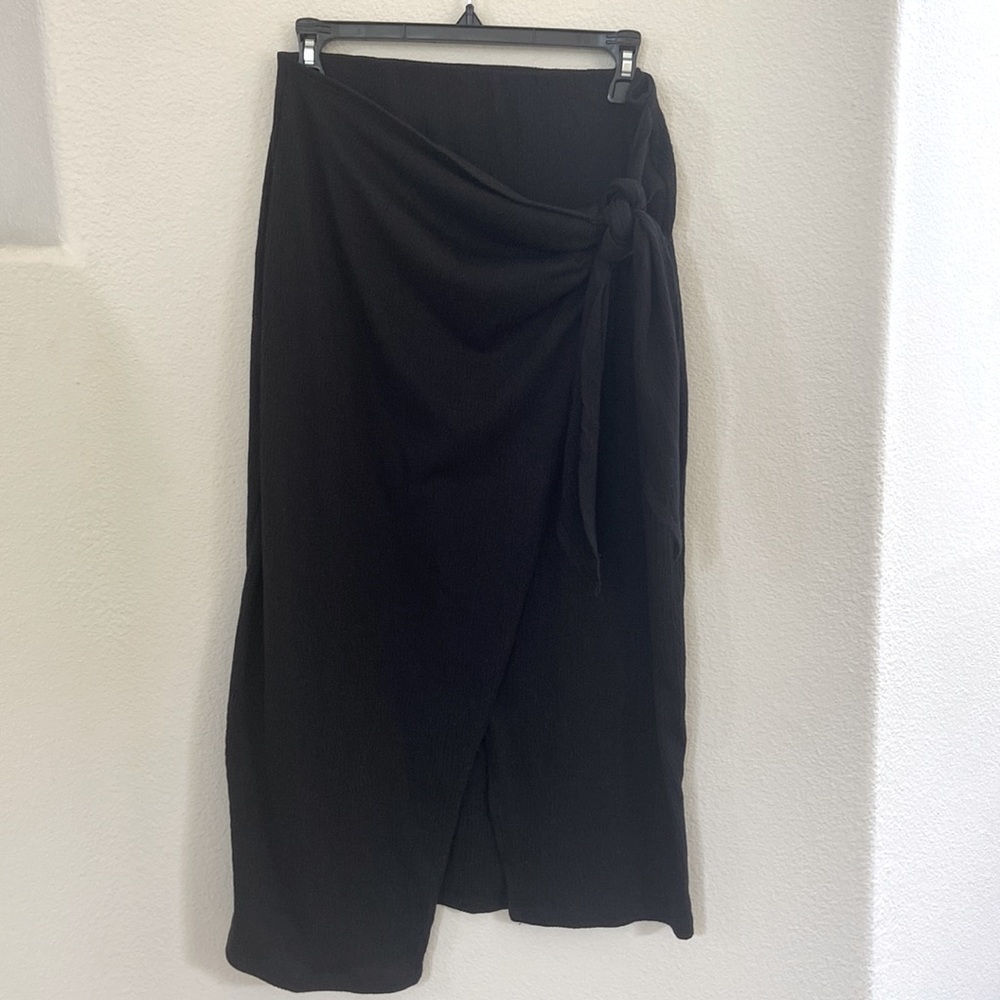 Black 3/4 length wrap skirt size S